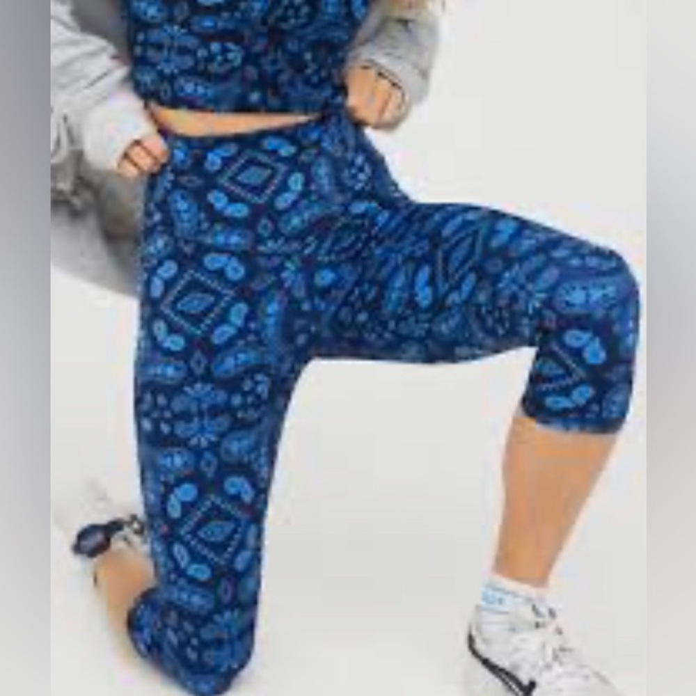 Aerie Offline women’s crop knee leggings Size M NWOT